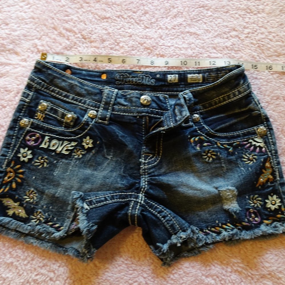 Miss Me Love Shorts, Size 27